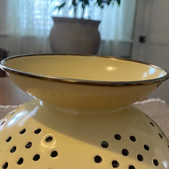 Pfaltzgraff Yellow Enamel Colander with Brown Floral Trim - Picture 5 of 8
